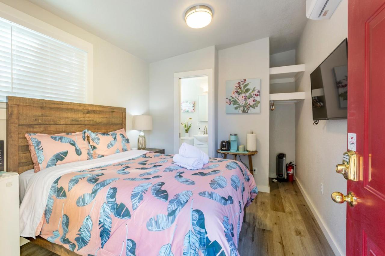 @ Marbella Lane Mini Guest House In Downtown Сан Хосе Екстериор снимка